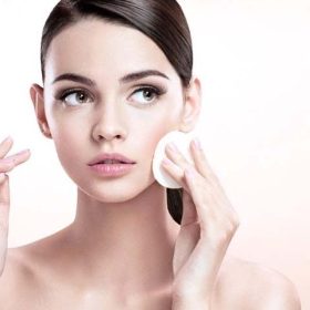 Không trang điểm có cần tẩy trang không?