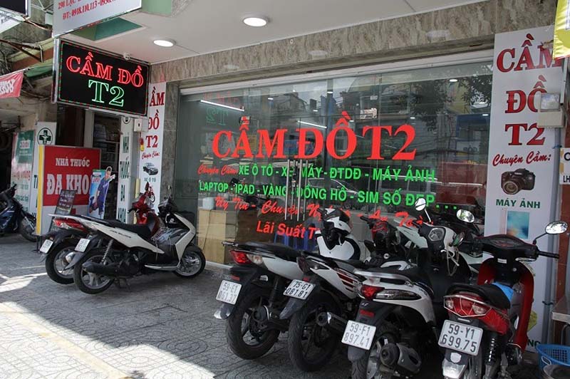 Cầm máy ảnh giá cao tại TP.HCM