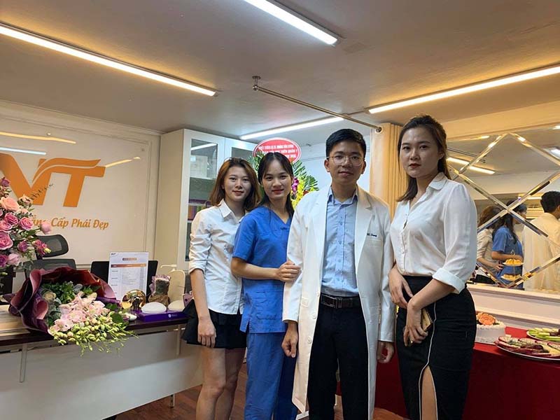 Phù thủy ngực bụng Dr Ngọc Trung giải đáp về Combo nâng cấp toàn diện vòng 1 & vòng 2