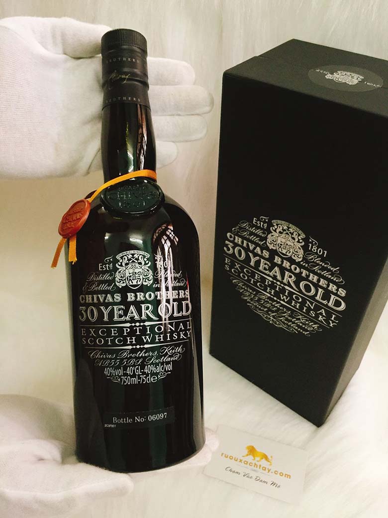 Top 10 chai rượu chivas xách tay độc đáo