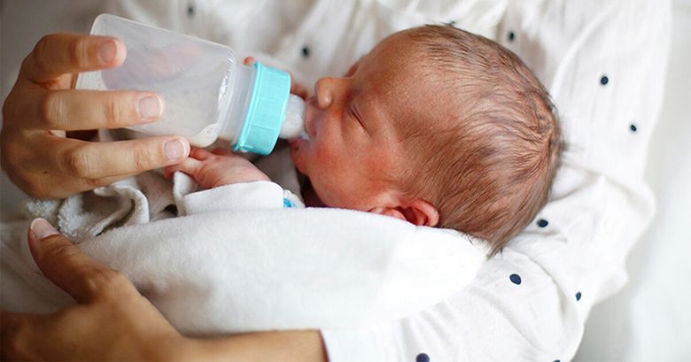 Trẻ bú ít nhưng vẫn tăng cân có đáng lo không?