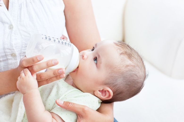 Trẻ bú ít nhưng vẫn tăng cân có đáng lo không?