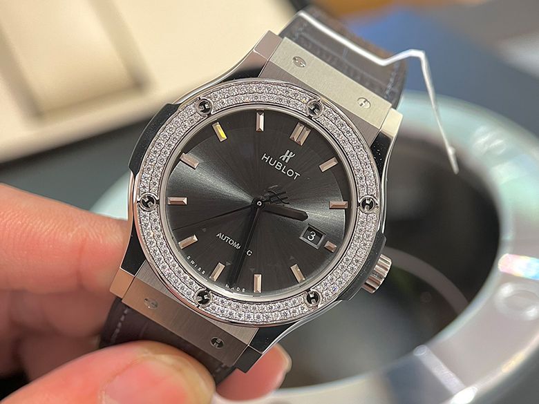 Bỏ túi ngay những bí kíp khi mua đồng hồ hublot nam rep 1:1