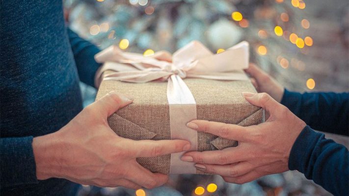 Chọn quà tết cho bố mẹ, ông bà cần quan tâm và lưu ý gì?
