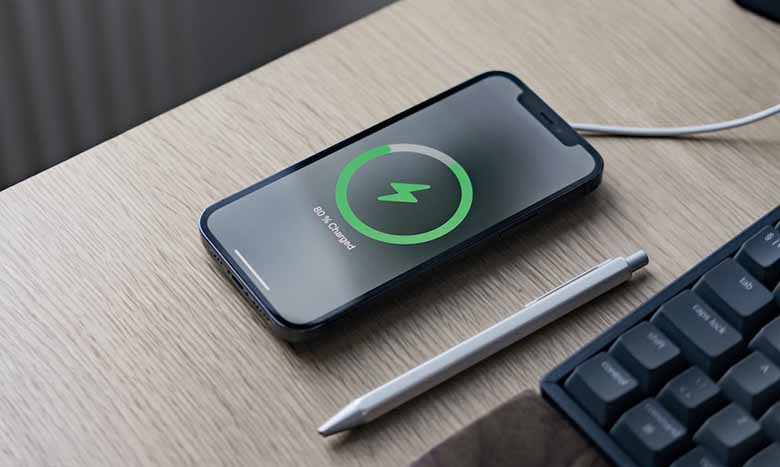 Tại sao khi sạc pin điện thoại iPhone bị nóng?