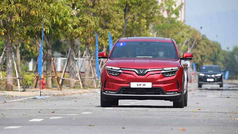 VinFast VF 8 đi được bao nhiêu km và phù hợp với các chặng nào?