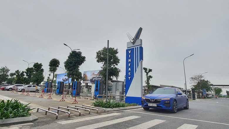 VinFast VF 8 đi được bao nhiêu km và phù hợp với các chặng nào?