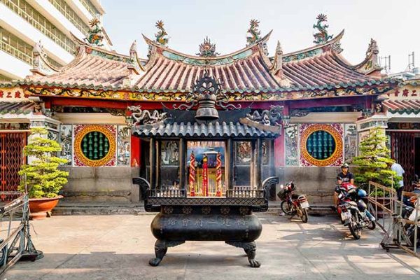 Chùa Bà Thiên Hậu ở đâu? Có gì đặc biệt ở ngôi chùa cổ kính này?