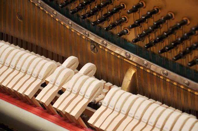 Nên mua đàn piano điện hay đàn piano cơ?
