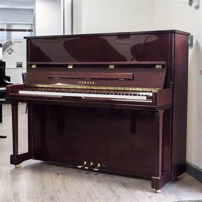 Nên mua đàn piano điện hay đàn piano cơ?